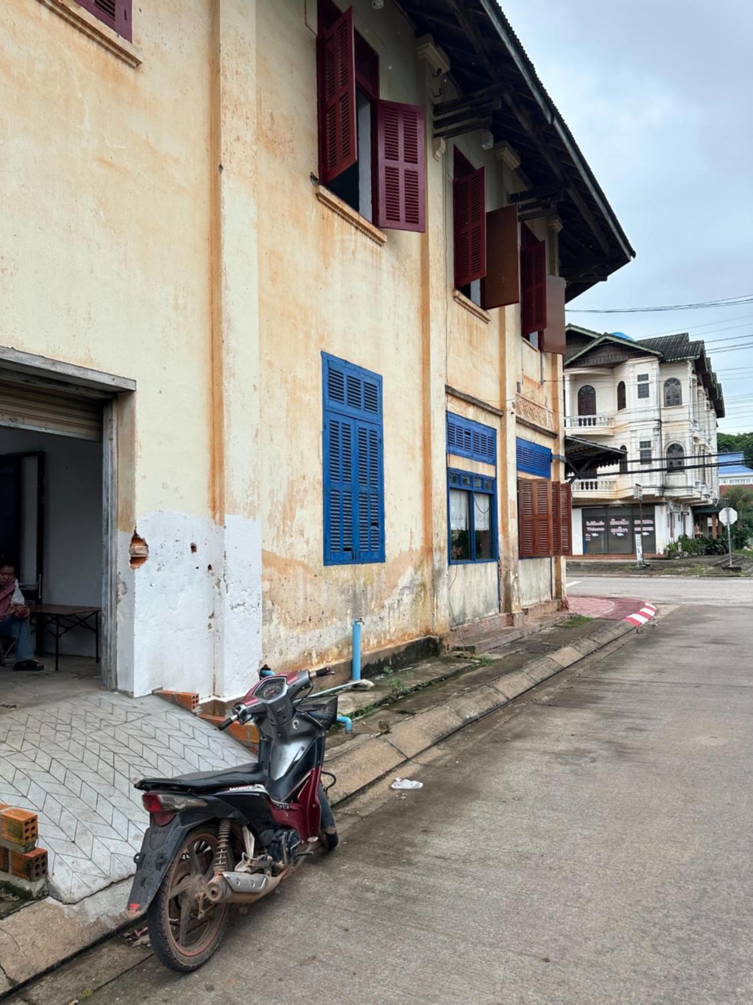 Via Thakhek Hostel & Cafe מראה חיצוני תמונה